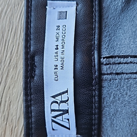 Zara Black Vegan Leather Slight Flare Cropped Pants 4 NWOT - Picture 2 of 8